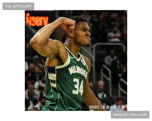 利拉德由单打转挡拆，与字母哥配合提升无球三分威胁