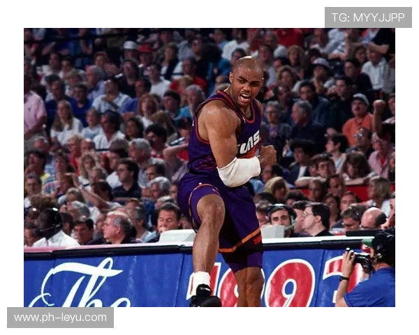 巴克利无球冲击改变防守布局，内线高效输出主导快攻节奏