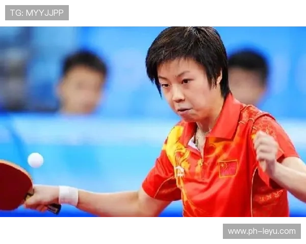 张怡宁退役后打个哈欠都像在发球