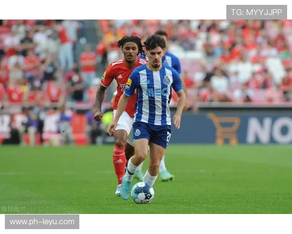 维蒂尼亚 vs 德容：中场推进能力与持球突破效率对比