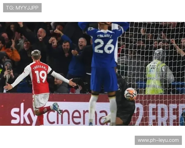 特罗萨德伪9号与边锋角色切换的战术多样性分析